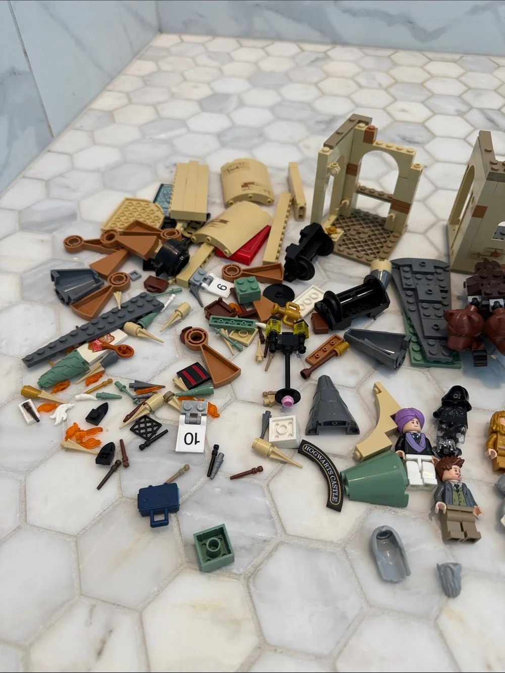 LEGO LOT Miscellaneous Harry Potter Meeting Fluffy & Hogwarts Express Bricks